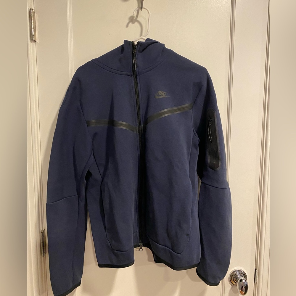 Men’s size medium Nike Tech jacket